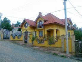 Новий сучасний будинок в районі ТЦ "Дастор"