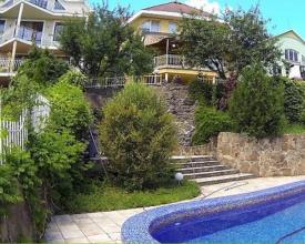 Гарний будинок в районі гот. "Ізумруд"