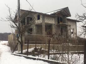 Недобудова в с. Оріховиця