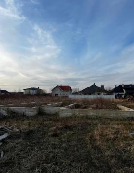 Ділянка з фундаментом в передмісті Ужгорода