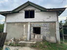 Будинок на стадії реконструкції